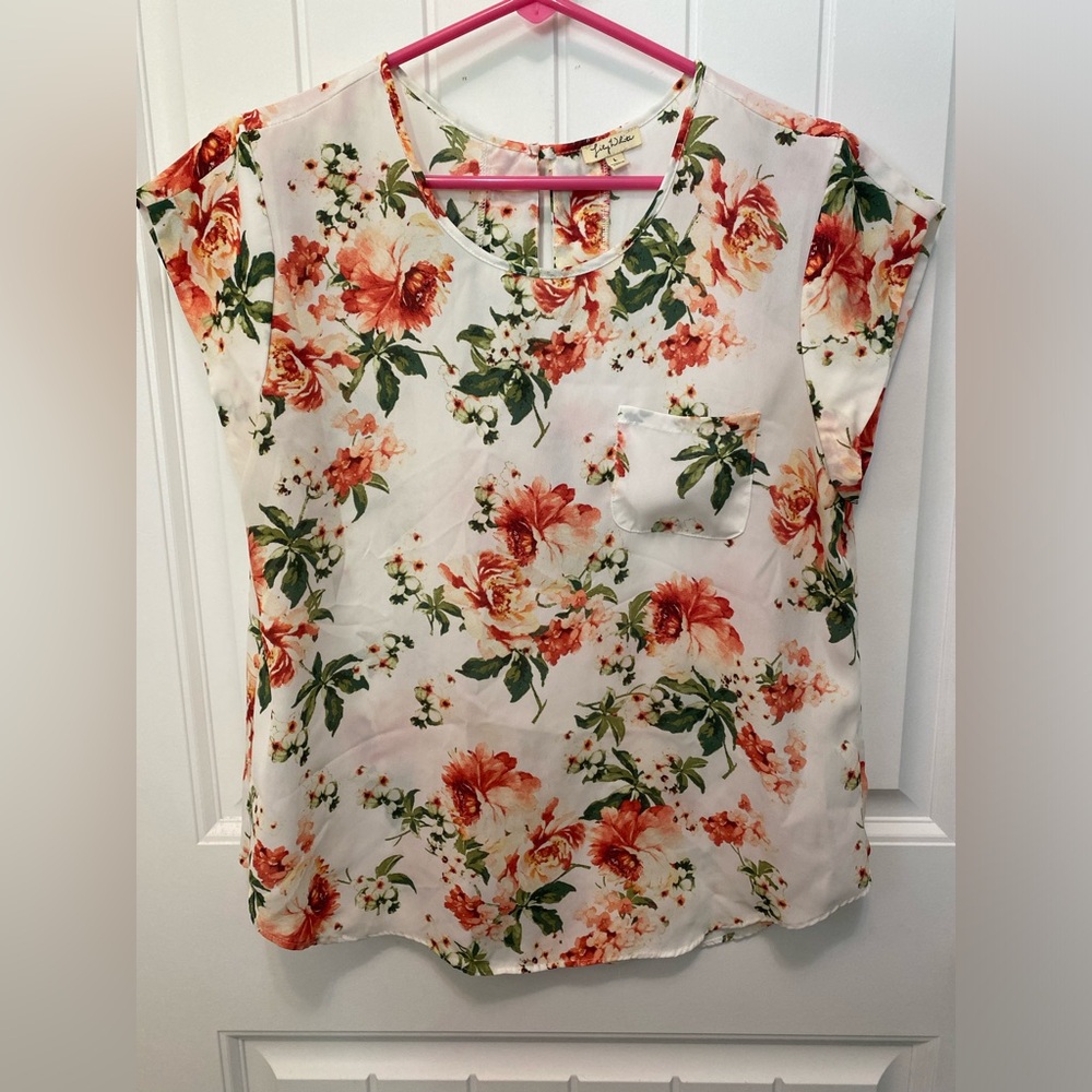 Lily white scoop neck top. Size Large. White with floral. Chest pocket.
